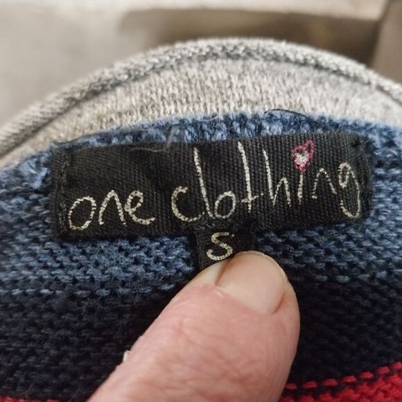 One Clothing Navy and Red Knit Lightweight Sweater - Picture 4 of 4